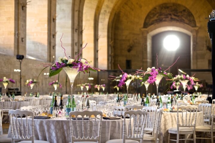 Salle de mariage et decoration fleurs de table